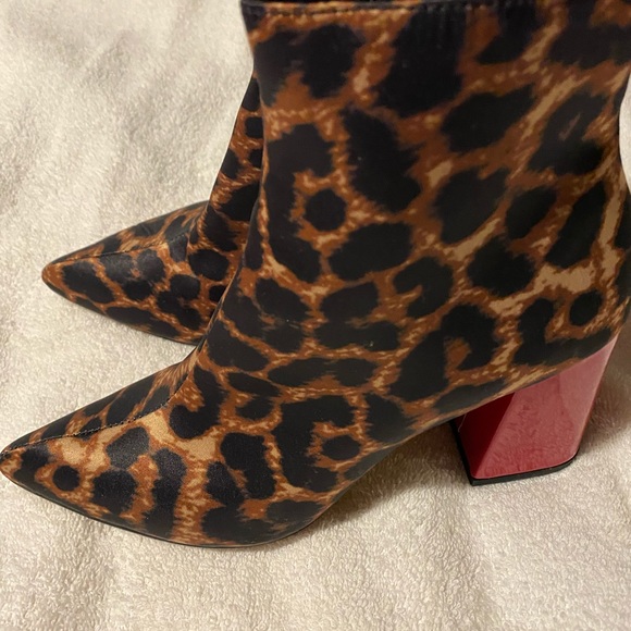 Betsey Johnson leopard shoe booties - Picture 7 of 9